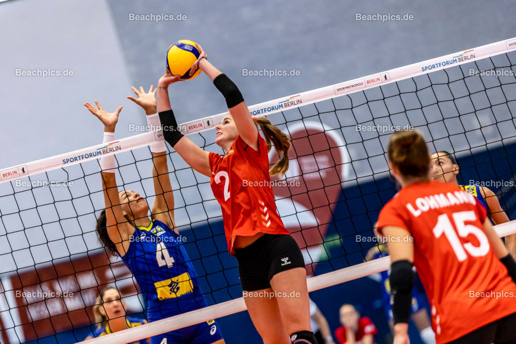 2022-00063279-Testspiel-Deutschland-Brasilien | Zuspiel pia KÄSTNER #2 (Zuspiel) GER 17.09.2022; Berlin Foto: Gerold Rebsch - www.beachpics.de
