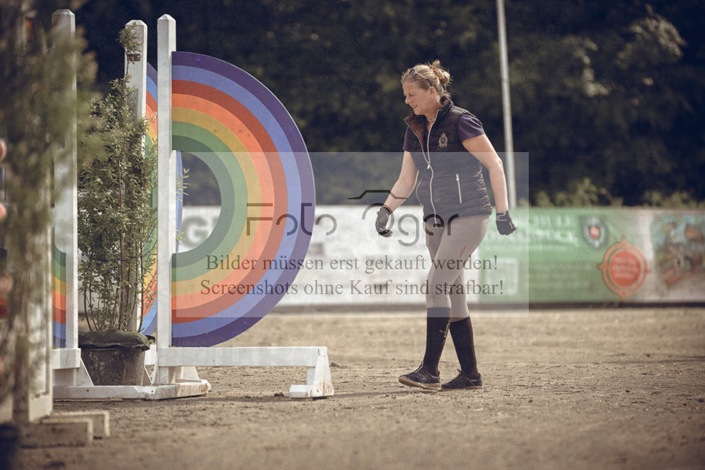 20240530-DOS_3578 | Entdecke hochwertige Reitturnierfotos von Foto Oger. Professionell, emotional und authentisch – jetzt Lieblingsmomente im Shop bestellen.Deutschlandweite Turnierfotografie. - Realisiert mit Pictrs.com