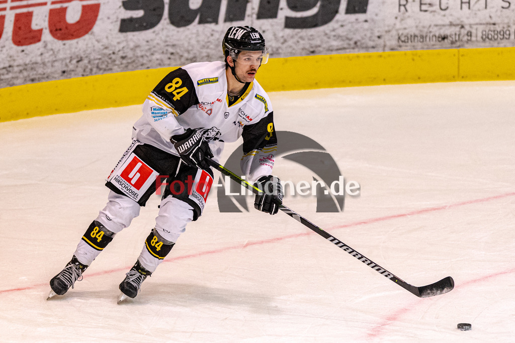 HC Landsberg Riverkings vs EA Schongau Mammuts | Eishockey Bayernliga 2023/2024, HC Landsberg Riverkings vs EA Schongau Mammuts,
Tim Mühlegger (Mammuts 84) in Aktion,
2023-11-10 in Peißenberg (Eisstadion)
Tim Mühlegger (Mammuts 84)
Copyright: WolfgangxLindner foto-lindner.de