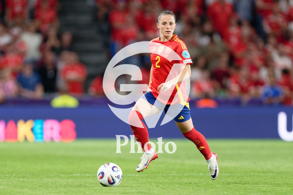 Spain v Switzerland - UEFA Women's EURO 2025 Quarter-Final | BERN, SWITZERLAND - JULY 18: Ona Batlle of Spain controls the ball  during the UEFA Women's EURO 2025 Quarter-Final match between Spain v Switzerland at Stadion Wankdorf on July 18, 2025 in Bern, Switzerland. (Photo by Giuseppe Velletri/Sports Press Photo/Getty Images)