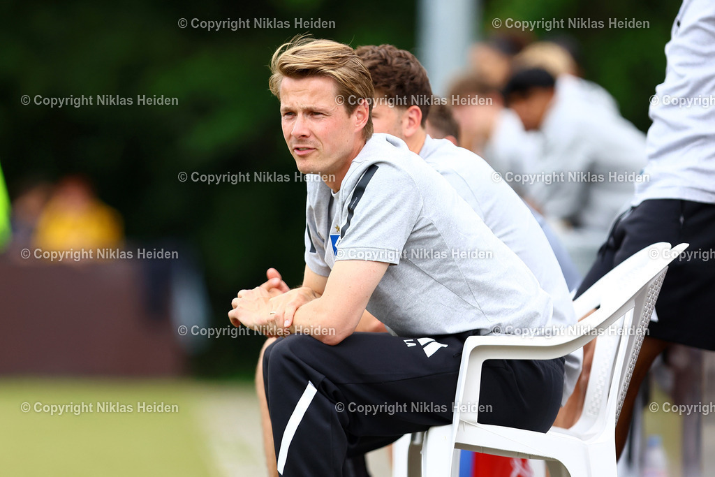 NH_BillstedtCup2025_Turnier_12072025 | Lukas Anderer (Trainer, Hamburger SV U21)Fußball I Herren I Billstedt Cup 2025 I Saison 2025-2026  I Halbfinale I Hamburger SV U21 - Eimsbütteler TV I 12.07.2025 I Öjendorfer Weg