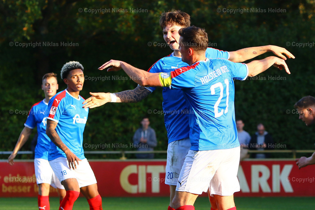NH_HolsteinKielU23_PhönixLübeck_RegionalligaNord_3010 | #20 Noah Gumpert und #21 Tim Siedschlag (Holstein Kiel U23)