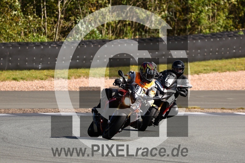 0021-20250915_00598 | Schöne Erinnerungen an spannende Momente - das festzuhalten ist unser Job. PIXELrace.de ist seit 2003 auf den Rennstrecken Europas unterwegs um die Action draußen beim Fahren und die wunderbare Stimmung imm Fahrerlager für euch einzufangen.