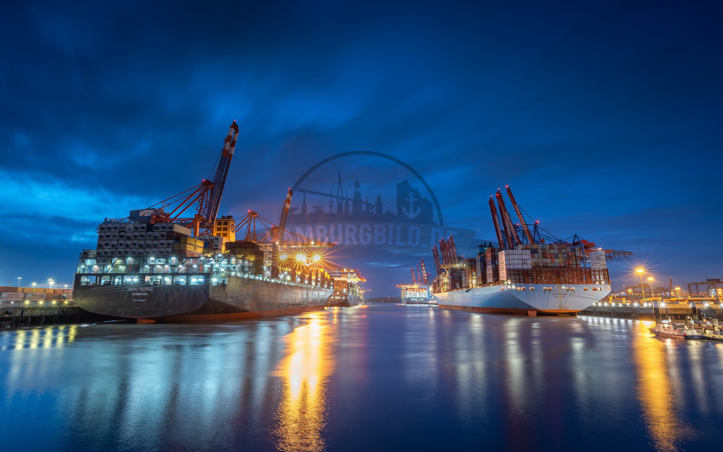Waltershofer Hafen blaue Stunde1 | Exklusive Hamburg collagen, tolle Segelbilder und viele weitere tolle Motive auf Leinwand, Poster, Alu-Dibond, u.v.m. findet Ihr bei uns auf hamburgbild.de. Findet Euer Wandbild für Euer Zuhause, Büro oder die  Praxis…. - Realisiert mit Pictrs.com