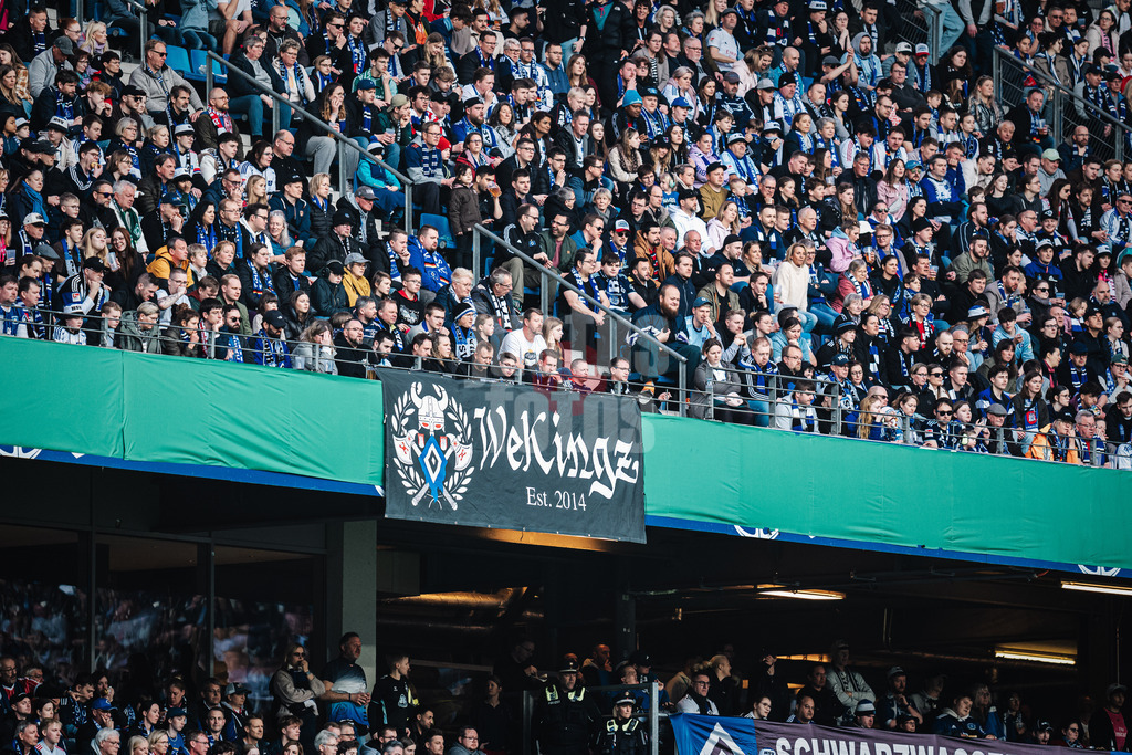 Fußball | Frauen | Saison 2024/2025  | DFB-Pokal der Frauen | Halbfinale | Hamburger SV vs. Werder Bremen | 23.03.2025 | Banner Transparent Fanclub WeKingz
