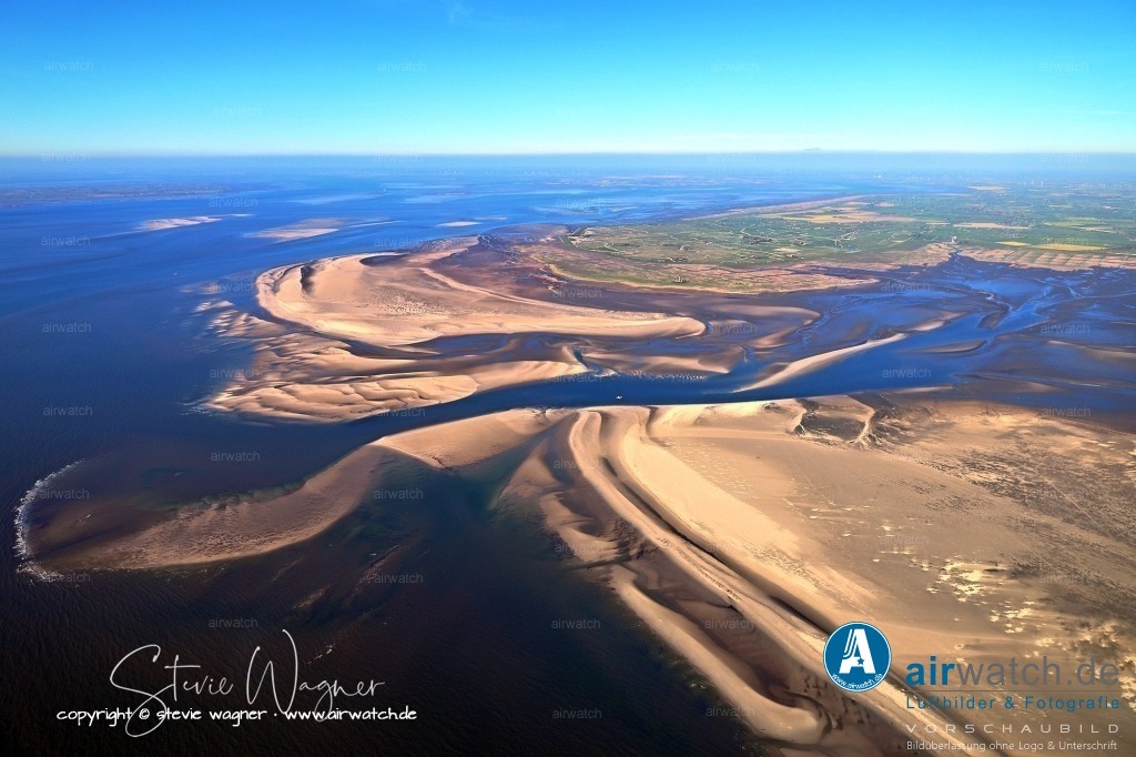 Luftbilder Tümlauer Koog, Westerhever Leuchtturm | Im Tümlauer Koog ist der Westerhever Leuchtturm, auch bekannt als Leuchtturm Westerheversand, ist ein Wahrzeichen der Region und der am meisten fotografierte Leuchtturm der Nordseeküste.