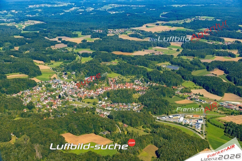 Luftaufnahme der Stadt Betzenstein - Die Luftaufnahme wurde 2025 vom UL-Flugzeug heraus erstellt ( keine Drohne ) - Hochauflösende Luftaufnahme - für professionelle Ausdrucke geeignet. Die Geschenkidee !Mit Lizenz und Bildrechte bestellbar