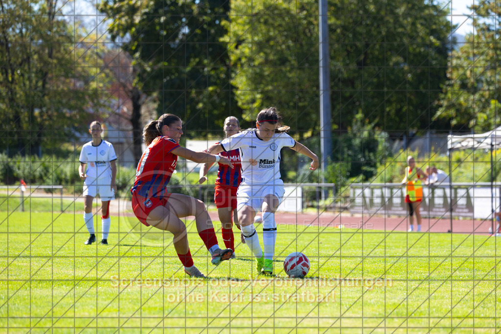 20260906_123442_0292_(c)_by_PhotoPeet | #,1.FC Donzdorf (weiß) vs. 1.FC Heidenheim 1846 (rot), Fußball, Frauen-Verbandspokal Gruppe 2, 2. Runde, Saison 2026/2027, Rasenplatz Lautertal Stadion, Süßener Straße 16, 73072 Donzdorf, 06.09.2026 - 11:00 Uhr,Foto: PhotoPeet / Sport- &amp; Eventfotografie / Peter Harich