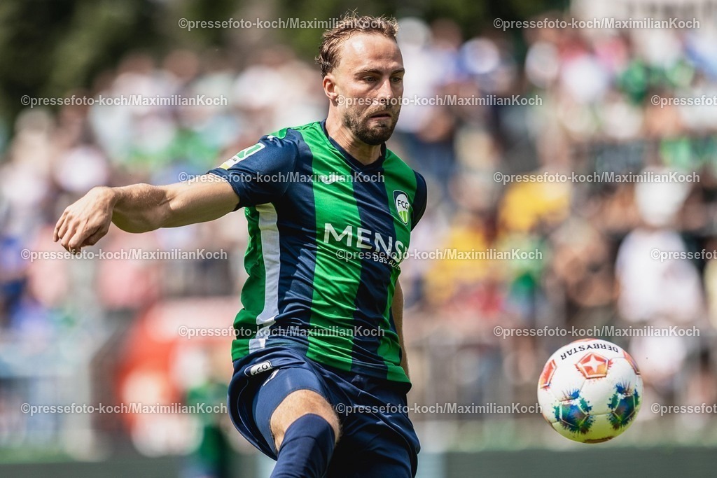 xkwi09082501027 | 09.08.2025, xkwix, Fußball, Regionalliga West, FC Gütersloh - Fortuna Düsseldorf 2, Ohlendorf Stadion im Heidewald: Julius Langfeld ( FC Gütersloh #10 )