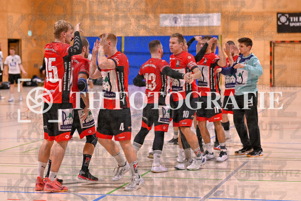 GER, SG Maulburg/Steinen - HSG Dreiland, Handball, Landesliga Suedbaden, 4. Spieltag, Saison 2024/2025, 12.10.2024 | SGMS Motiviert sich Daniel Winkelbeiner (SG Maulburg/Steinen, #15), Soeren Ohlsen (SG Maulburg/Steinen, #95) und seine Mitspieler.GER, SG Maulburg/Steinen - HSG Dreiland, Handball, Landesliga Suedbaden, 4. Spieltag, Saison 2024/2025, 12.10.2024Foto: TH Fotografie/Thomas Hess