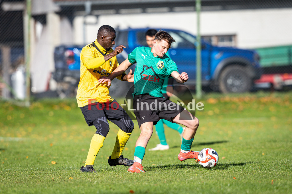 SV Wessobrunn-Haid gegen TSV Schongau | Fußball Herren A-Klasse Gruppe 8 Zugspitze 2025/26 13. Spieltag, SV Wessobrunn-Haid gegen TSV Schongau, 20251026,Zweikampf,2025-10-26 in Wessobrunn (Sportplatz Wessobrunn), Hassan BAH (TSV Schongau 16), Stefan REßLER (SV Wessobrunn-Haid 7)Copyright: WolfgangxLindner www.foto-lindner.de
