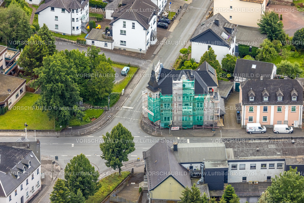 Arnsberg240708232 | Luftbild, Baustelle mit Sanierung und Verhüllung, Oeventroper Straße Ecke ZUr Hünenburg, Oeventrop, Arnsberg, Sauerland, Nordrhein-Westfalen, Deutschland
