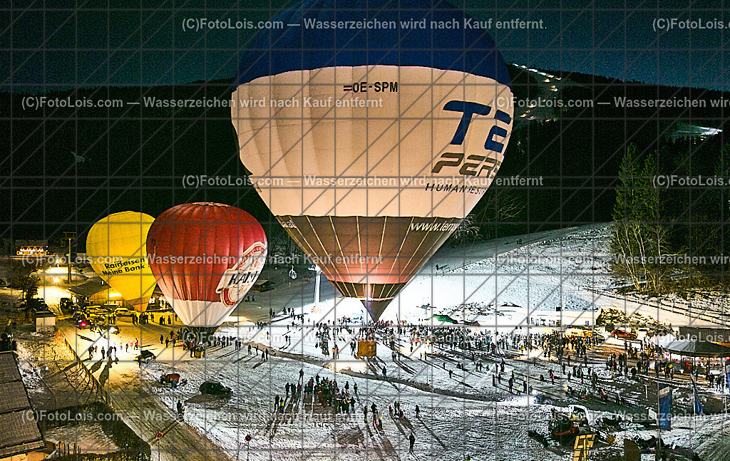 DJI_20251228172358_0061_D_Luftbild_NACHTderBALLONE | ... mit dem Ballonclub Ötscherland, einer Schauübung der Bergrettung, der Perchtegruppe Gaming 'Ötscherteufeln', dem Musikverein Lackenhof und sehr vielen Besuchern und Gästen aus nah und fern, So 28. Dezember 2025. Luftbildaufnahme.