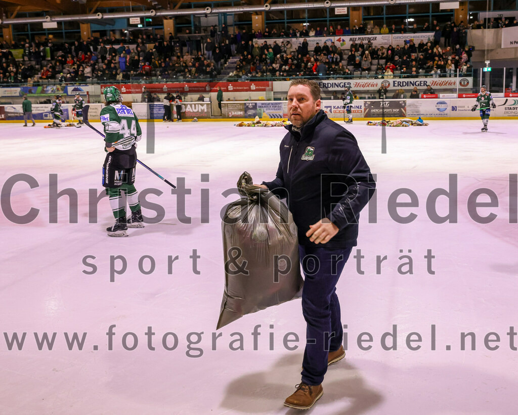 2024-02-02_086_TSV_Erding_gegen_ERSC_Amberg | Erding, Deutschland, 02.02.2024:
Eishockey, Bayernliga Vorrunde 2023 / 2024, 30. Spieltag, TSV Erding gegen ERSC Amberg, Endergebnis: 1:0

David Whitney (Erding Gladiators)

Foto: Christian Riedel / fotografie-riedel.net
