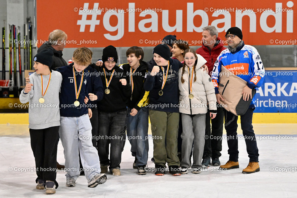 ESC SPARKASSE STEINDORF vs. EHC Althofen | ESC Steindorf Nachwuchs, Sektionsleiter ESC Steindorf Hans Tschernutter, Udo Bergner Vorstand Sparkasse Feldkirchen, ESC SPARKASSE STEINDORF vs. EHC Althofen, ESC SPARKASSE STEINDORF vs. EHC Althofen am 06.03.2026 in Steindorf (Ossiachersee Halle), Austria, (Photo by Bernd Stefan)