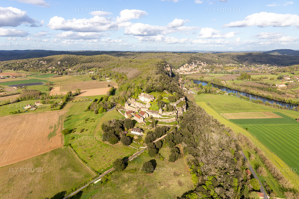Vue aérienne: Parc du château de Marqueyssac surplombant la Dordogne à Vézac à Vézac dans le département Dordogne, France. Photo: IMG_113452.jpg prise le 16/04/2019 par Werner Riehm/FLY-FOTO.eu – Résolution de l'original: 5289 x 3526 px