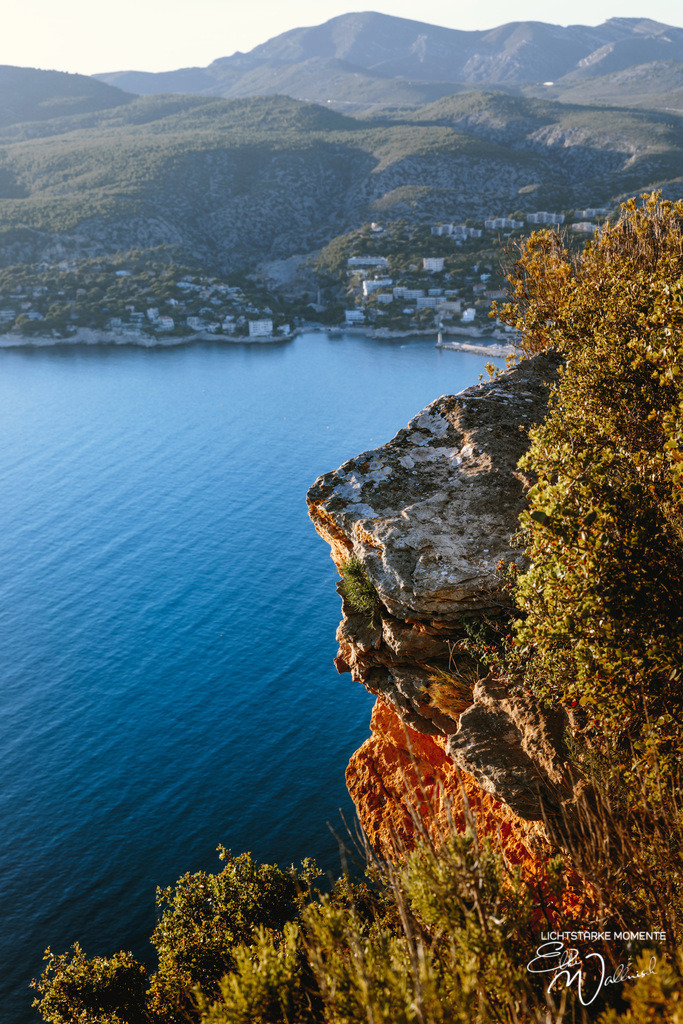 D141 Corniche ou Route des Crêtes, les calanques | Herzlich willkommen auf meiner Seite! Ich bin Elke Wallnisch, Deine Fotografin für lichtstarke Momente. Der Name steht für alles, was mich mit der Fotografie verbindet: Das Licht und seine machtvolle Wirkung auf eine Situation oder unsere Stimmung - Realisiert mit Pictrs.com