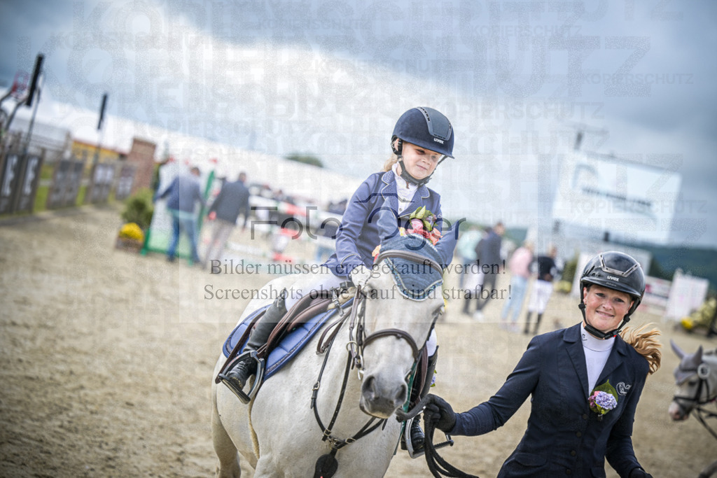DOS_0502 | Entdecke hochwertige Reitturnierfotos von Foto Oger. Professionell, emotional und authentisch – jetzt Lieblingsmomente im Shop bestellen.Deutschlandweite Turnierfotografie. - Realisiert mit Pictrs.com