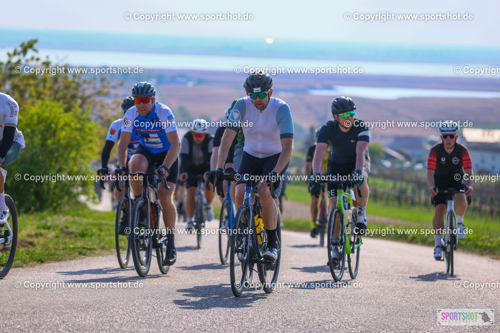 TRA_0538 | Neusiedlersee Radmarathon 2026@sportshot_your_pictrs #yourpictures#roadtowm2029 #nrm #neusiedlerseeradmarathon #neusiedlersee #neusiedlerseetourismus #burgenland #mörbisch #nrm26 #burgenlandtourismus #voglundco #poweredbyburgenlandtourismus #radsport #rad #marathon #ucigranfondo #visitburgenland #ucigranfondoworldseries