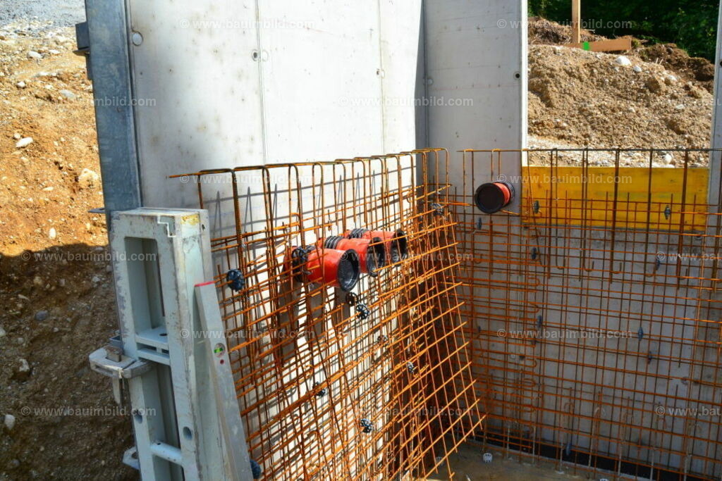 bib-lg04-betonarbeiten-0071 | Nach LV-Leistungsgruppen sortierte Detailfotos über den Bau eines Hauses. Alle Hausbau-Bilder direkt vom Urheber und Autor der Website Haus-Selber-Bauen.com