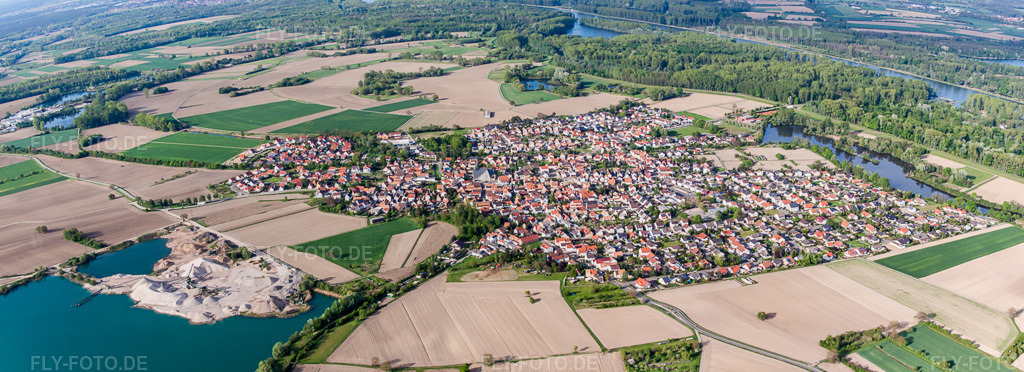 Luftbild: Panorama Perspektive der Ortsansicht der Straßen und Häuser der Wohngebiete in Leimersheim im Bundesland Rheinland-Pfalz in Deutschland. Foto: IMG_50019-Bearbeitet.jpg vom 01.05.2012 durch Werner Riehm/FLY-FOTO.deAuflösung des Originals: 8328 x 3022 px