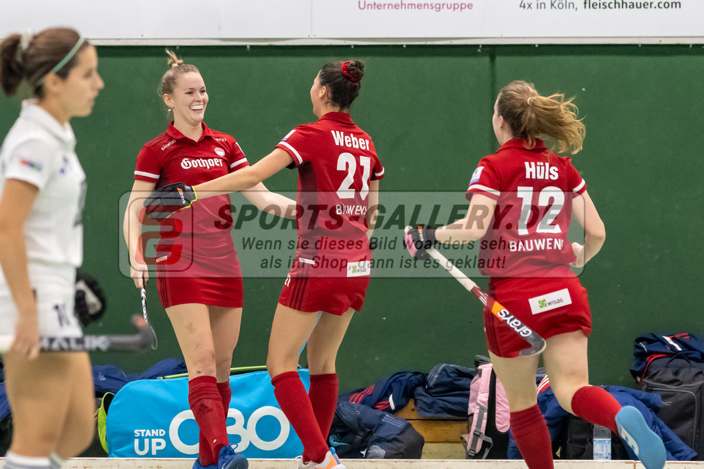SFE_20230108_0069 | 1. Bundesliga Hockey Damen Rot-Weiss Köln - Düsseldorfer HC am 08.01.2023 in Köln (KTHC Stadion Rot-Weiss Köln Tennis and Hockey Club), Photo: Stephan Fehrmann 2022 (Sports-Gallery),Maja Weber ( Rot-Weiss Köln #21 ) ,Katharina Hüls ( Rot-Weiss Köln #12 ) ,Pia Maertens ( Rot-Weiss Köln #35 )