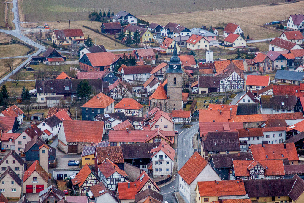 Luftbild: Kirchengebäude im Dorfkern in Westhausen im Bundesland Thüringen in Deutschland. Foto: IMG_56214.jpg vom 06.04.2013 durch Werner Riehm/FLY-FOTO.de