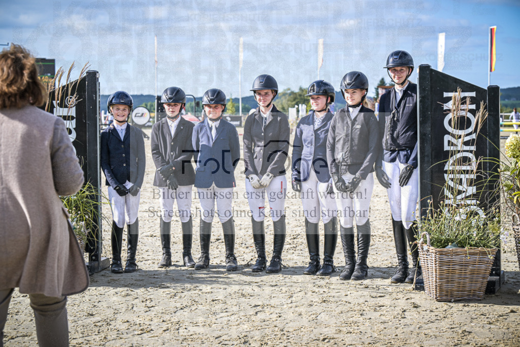 DOS_0025 | Entdecke hochwertige Reitturnierfotos von Foto Oger. Professionell, emotional und authentisch – jetzt Lieblingsmomente im Shop bestellen.Deutschlandweite Turnierfotografie. - Realisiert mit Pictrs.com