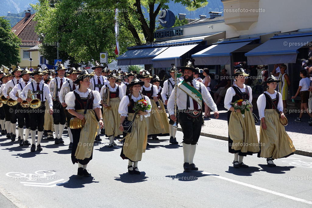 news-2022-Juli17-Musikumzug-Reutte-DSD03085-Bichlbach | Info aus dem Bezirk Reutte/Ausserfern Tirol sowie eine umfangreiche Bilddatenbank über die gesamte Region: Lechtal, Talkessel Reutte, Tannheimertal, Zwischentoren. Lech, Plansee, Zugspitze, Grenztunnel, B179, Fernpassstraße, Verkehr, Lawinen, Tradition, - Realisiert mit Pictrs.com