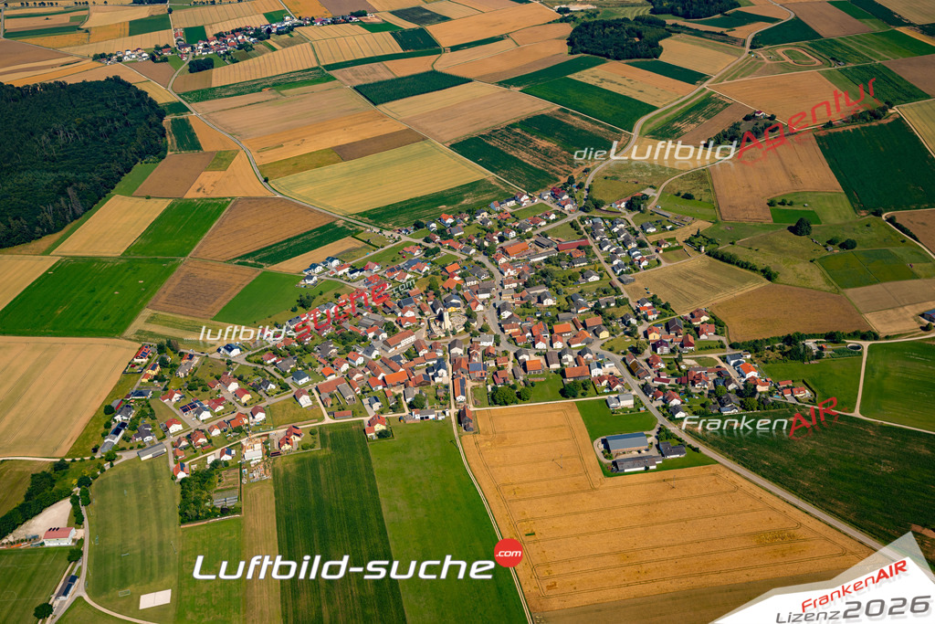 Das Luftbild zeigt : Irfersdorf Beilngries - Die Luftaufnahme wurde 2024 vom UL-Flugzeug aus erstellt ( keine Drohne ) - Hochauflösende Luftaufnahme - Für grossformatige Ausdrucke geeignet. Die Geschenkidee !Mit Lizenz und Bildrechte bestellbar