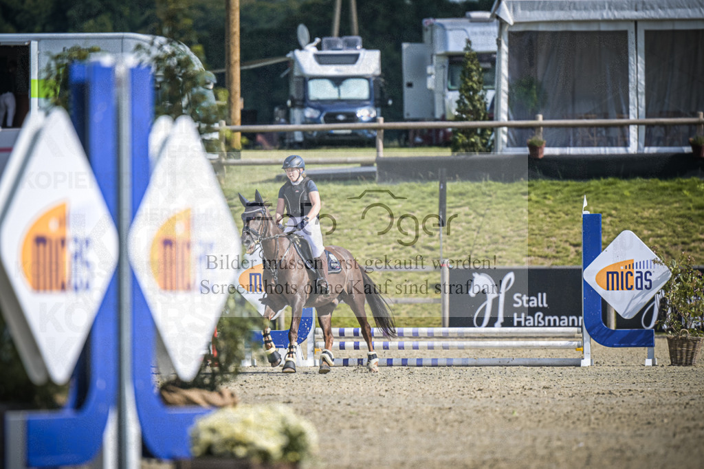 DOS_0406 | Entdecke hochwertige Reitturnierfotos von Foto Oger. Professionell, emotional und authentisch – jetzt Lieblingsmomente im Shop bestellen. - Realisiert mit Pictrs.com