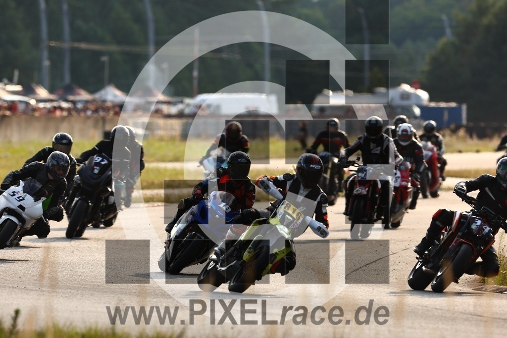 start-20240803_05333 | Schöne Erinnerungen an spannende Momente - das festzuhalten ist unser Job. PIXELrace.de ist seit 2003 auf den Rennstrecken Europas unterwegs um die Action draußen beim Fahren und die wunderbare Stimmung imm Fahrerlager für euch einzufangen.