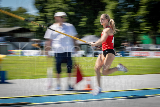 Juniorengala 2026; Mannheim, 13.06.2026 | MANNHEIM, GERMANY - JUNE 13, 2026 : Naya Fuellers (GER/TSV Bayer 04 Leverkusen) competing in the women’s U20 pole vault during the Juniorengala 2026 at Michael-Hoffmann-Stadion on June 13, 2026 in Mannheim, Germany.