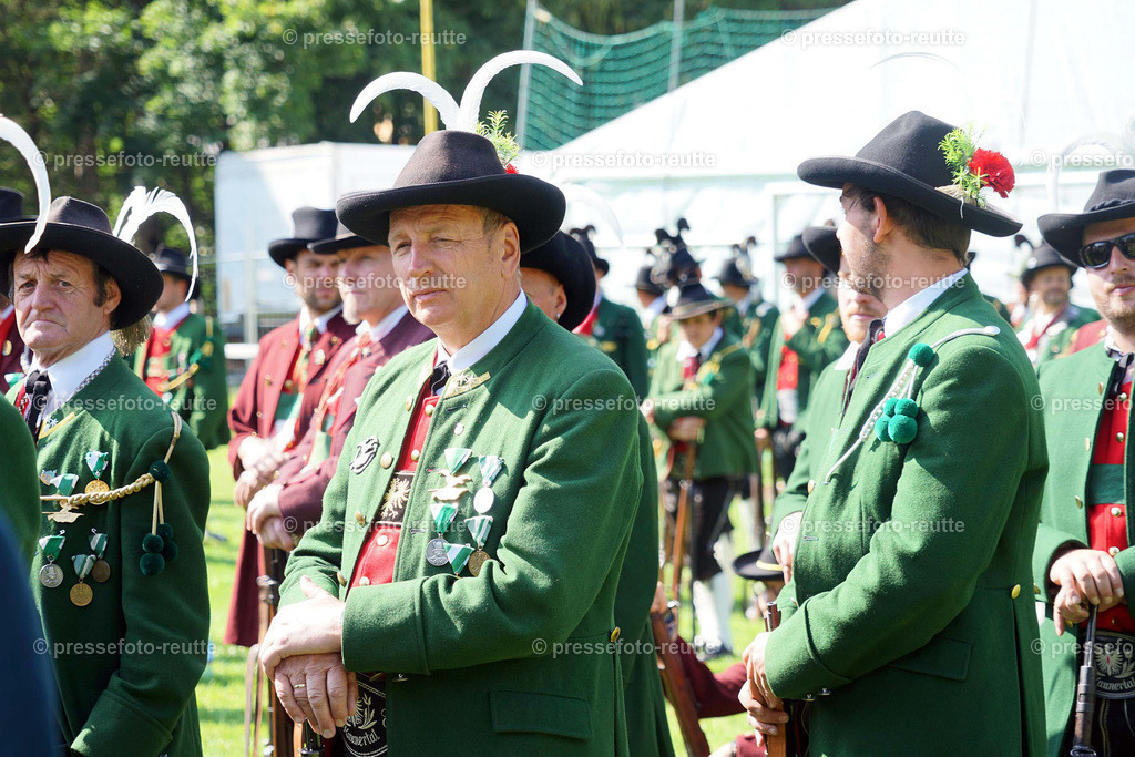 a-news-2023-Juli23-Regimentsschuetzenfest-Steeg-Feldmesse-DSC07080 | Info aus dem Bezirk Reutte/Ausserfern Tirol sowie eine umfangreiche Bilddatenbank über die gesamte Region: Lechtal, Talkessel Reutte, Tannheimertal, Zwischentoren. Lech, Plansee, Zugspitze, Grenztunnel, B179, Fernpassstraße, Verkehr, Lawinen, Tradition, - Realisiert mit Pictrs.com