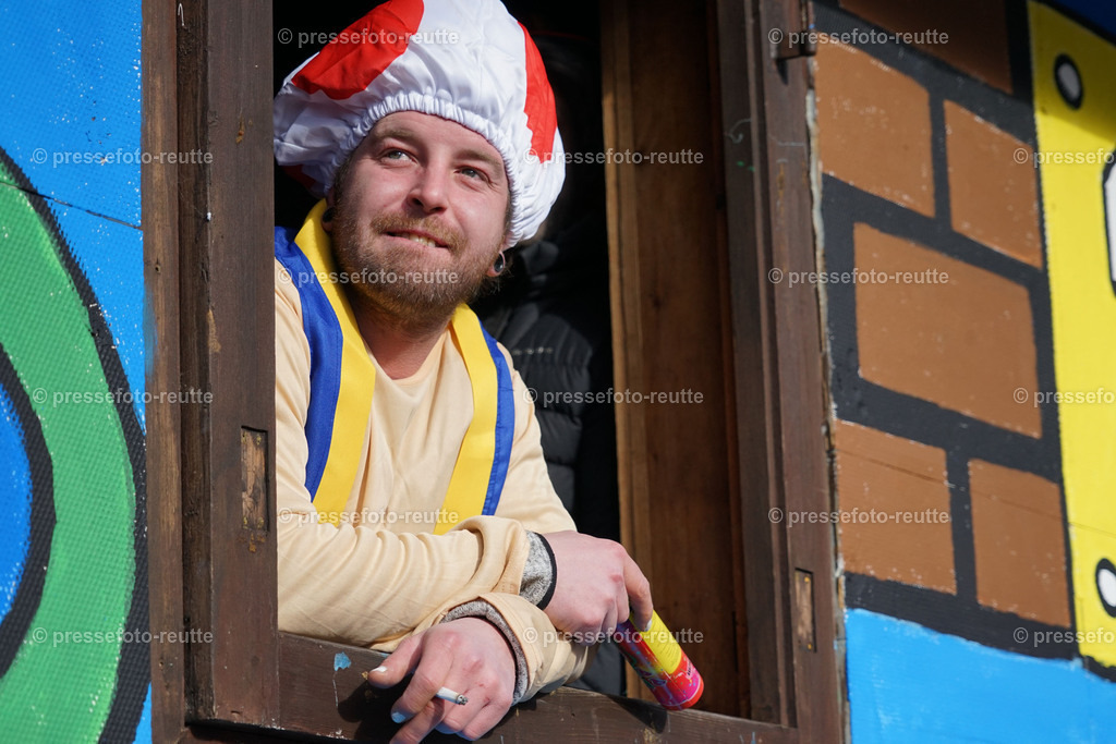 news-2023-Feb11-Fasching-Weissenbach-DSC01743 | Info aus dem Bezirk Reutte/Ausserfern Tirol sowie eine umfangreiche Bilddatenbank über die gesamte Region: Lechtal, Talkessel Reutte, Tannheimertal, Zwischentoren. Lech, Plansee, Zugspitze, Grenztunnel, B179, Fernpassstraße, Verkehr, Lawinen, Tradition, - Realisiert mit Pictrs.com