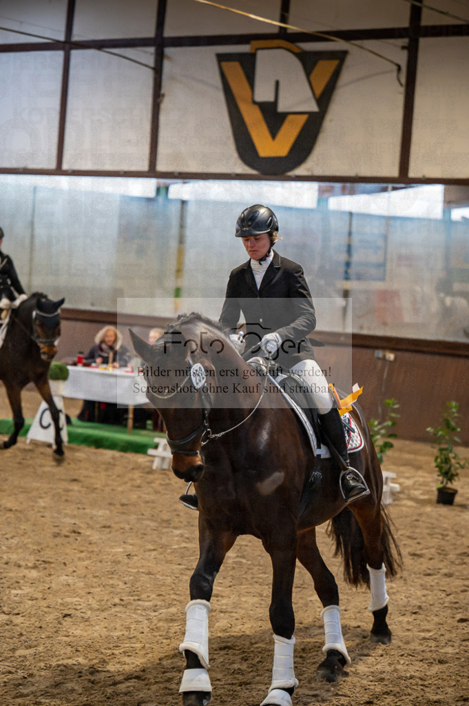 Hallenreittunier Voxtrup 2023 | Entdecke hochwertige Reitturnierfotos von Foto Oger. Professionell, emotional und authentisch – jetzt Lieblingsmomente im Shop bestellen.Deutschlandweite Turnierfotografie. - Realisiert mit Pictrs.com