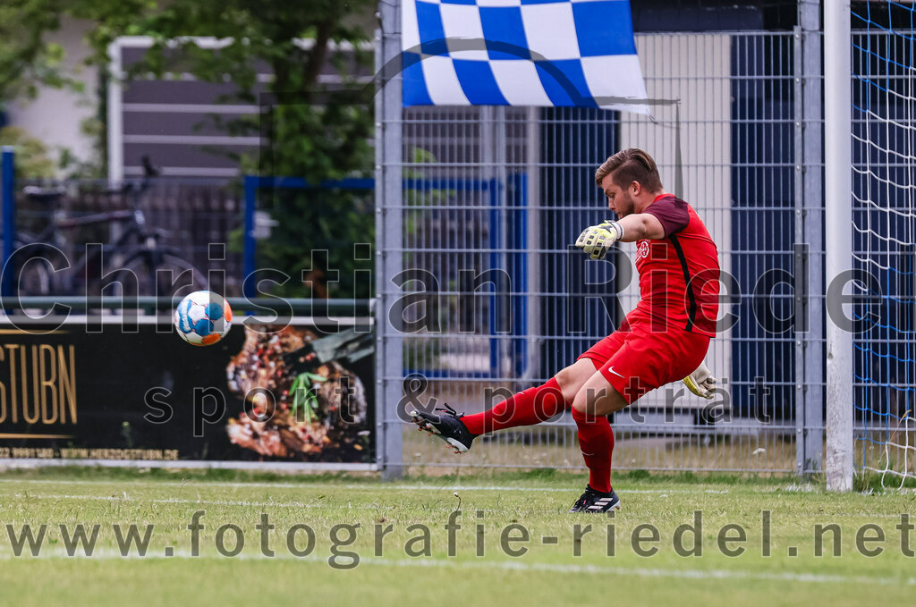 2023-06-30_101_FC_Langengeisling_gegen_VfB_Forstinning | Erding, Deutschland, 30.06.2023:
Fußball, Bezirksliga Oberbayern Ost 2023 / 2024, Testspiel, FC Langengeisling gegen VfB Forstinning, Endergebnis: 3:0

Torwart Christian Brader (FC Langengeisling, #1)

Foto: Christian Riedel / fotografie-riedel.net