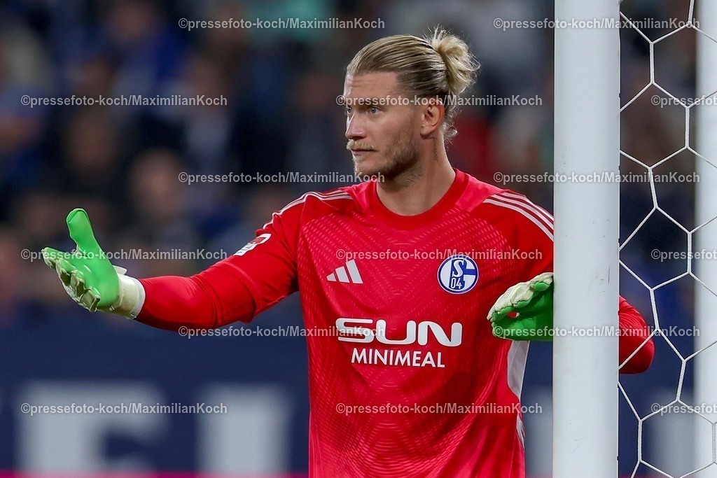 S0401082501102 | 01.08.2025, Fußball, FC Schalke 04 - Hertha BSC, 1.Spieltag, 2. Fußball Bundesliga, Veltins-Arena Gelsenkirchen, Saison 2025 2026: Torwart Loris Karius (Schalke04 #01) DFB regulations prohibit any use of photographs as image sequences and or quasi-video.