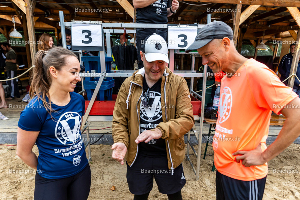 2025-200080390-Strandvölkerball-WM_1 |  23.08.2025; Berlin Foto: Gerold Rebsch - www.beachpics.de