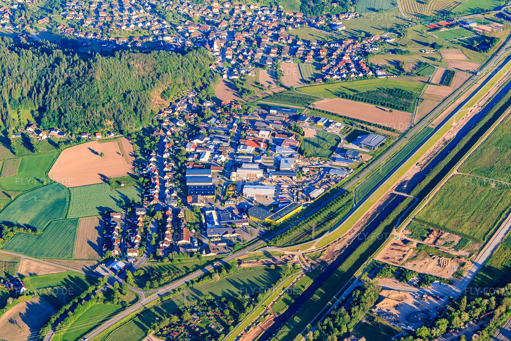 Luftbild: Ortsansicht von Osten in Berghaupten im Bundesland Baden-Württemberg in Deutschland. Foto: IMG_114919.jpg vom 01.06.2019 durch Werner Riehm/FLY-FOTO.de