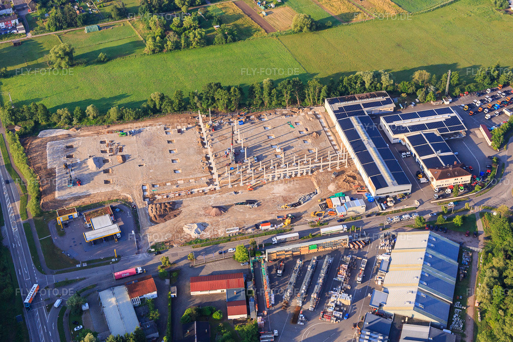 Luftbild: Baustelle des neuen Logistikpark der HANSAINVEST und DFI-Real-Estate Kandel nach Abriss des OBI-Markts im Ortsteil Minderslachen in Kandel im Bundesland Rheinland-Pfalz in Deutschland. – Foto: IMG_148350.jpg vom 17.06.2025 durch Werner Riehm/FLY-FOTO.de – Auflösung des Originals: 4847 x 3231 px – Entdecke HANSAINVEST | Kapital-verwaltungs-gesellschaft: Hansainvest – DFI Real Estate - Driving Future Innovation