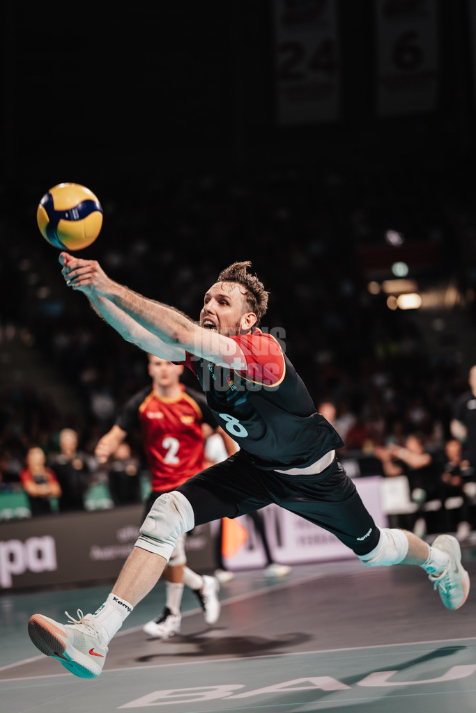 Volleyball | Männer | Testspiel | Deutschland vs. Italien | 26.05.2025 | Filip John (#8, Deutschland) hechtet zum Ball