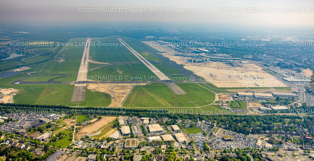 Duesseldorf240500772 | Luftbild, Internationaler Flughafen Düsseldorf, DUS Airport, Dunstwolke an Startbahn und Landebahn mit Empfangsgebäude, Lohausen, Düsseldorf, Rheinland, Nordrhein-Westfalen, Deutschland