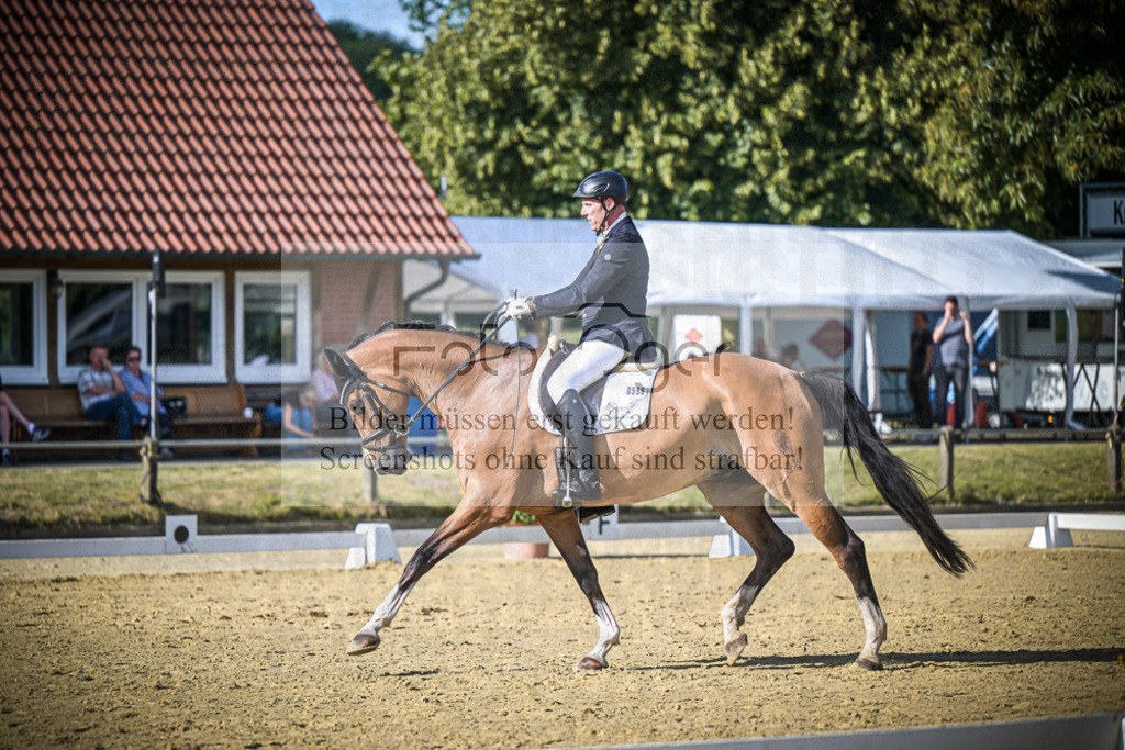 DOS_0712 | Entdecke hochwertige Reitturnierfotos von Foto Oger. Professionell, emotional und authentisch – jetzt Lieblingsmomente im Shop bestellen.Deutschlandweite Turnierfotografie. - Realisiert mit Pictrs.com