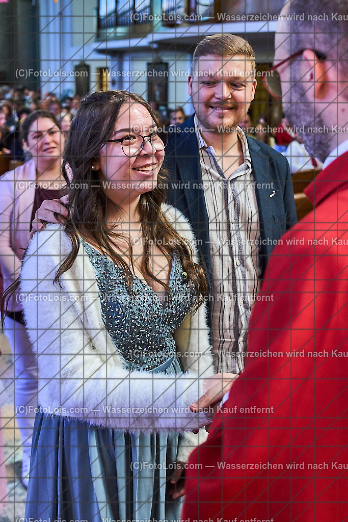 ALP1115_PfarrFirmung Wieselburg_Firmvorgang | (C)FotoLois.com, Alois Spandl, Firmung in der Pfarrkirche Wieselburg mit Generalvikar Dr. Christoph Weiss, Dechant Pfarrer Daniel Kostrzycki und Monignore Franz Dammerer, Sa 15. Juni 2024.