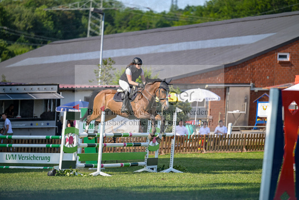 Reitturnier Voxtrup | Entdecke hochwertige Reitturnierfotos von Foto Oger. Professionell, emotional und authentisch – jetzt Lieblingsmomente im Shop bestellen. - Realisiert mit Pictrs.com