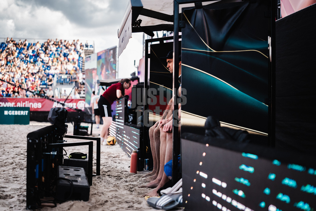 Beachvolleyball | Männer | Deutsche Meisterschaften 2025 Timmendorfer Strand | 05.09.2025 | Tilo Rietschel auf der Spielerbank