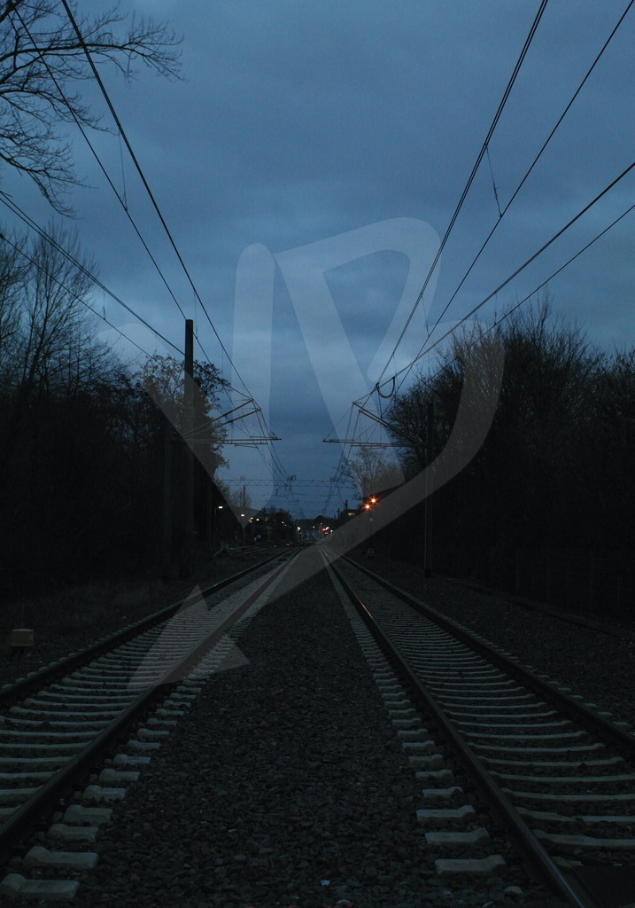 Where Tracks disappear | Photographs between movement and pause. Quiet moments, found in existing light. - Realisiert mit Pictrs.com