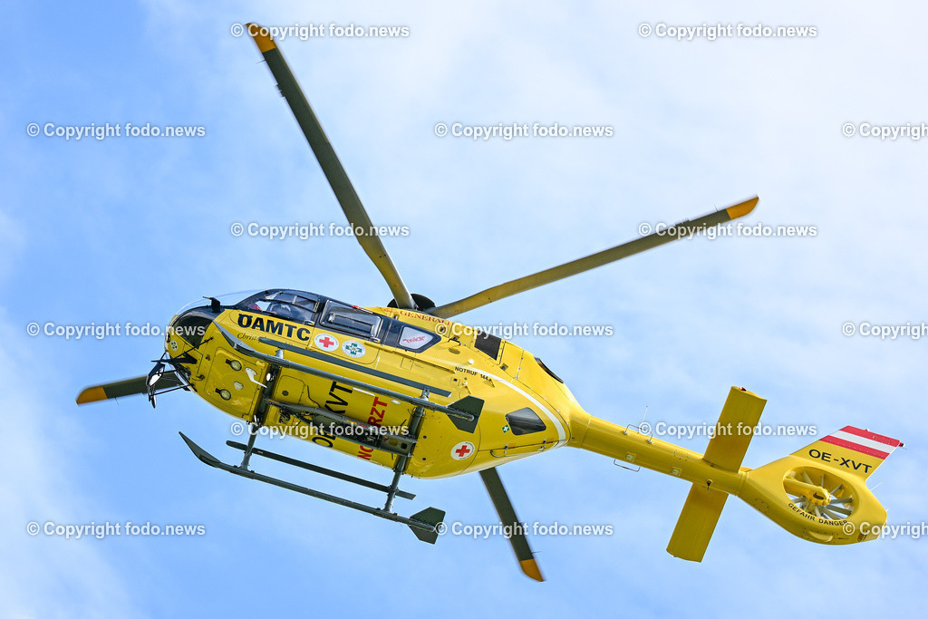 Rettungshubschrauber_ Helikopter_ 28.08.2025-19 | 28.08.2025, Oberoesterreich, AUT, Rettungshubschrauber, im Bild Themenbild, Rettungshubschrauber, Helikopter, Christophorus, OeAMTC, Rotes Kreuz, Krankentransport, Notarzt, Einsatz, Rettungsteam, Sanitaeter, Notruf 144, Landung, Start, Flug, Heli, Pilot, Notfall, Luftrettung, medizinischer Einsatz, Hubschrauberflug, Einsatzfahrzeug, schnelle Hilfe, Notarzthubschrauber, gelber Helikopter, oesterreichisches Rotes Kreuz, Himmel, Flugrettung, Gesundheitsversorgung, Erste Hilfe aus der Luft, Feature, Symbolbild