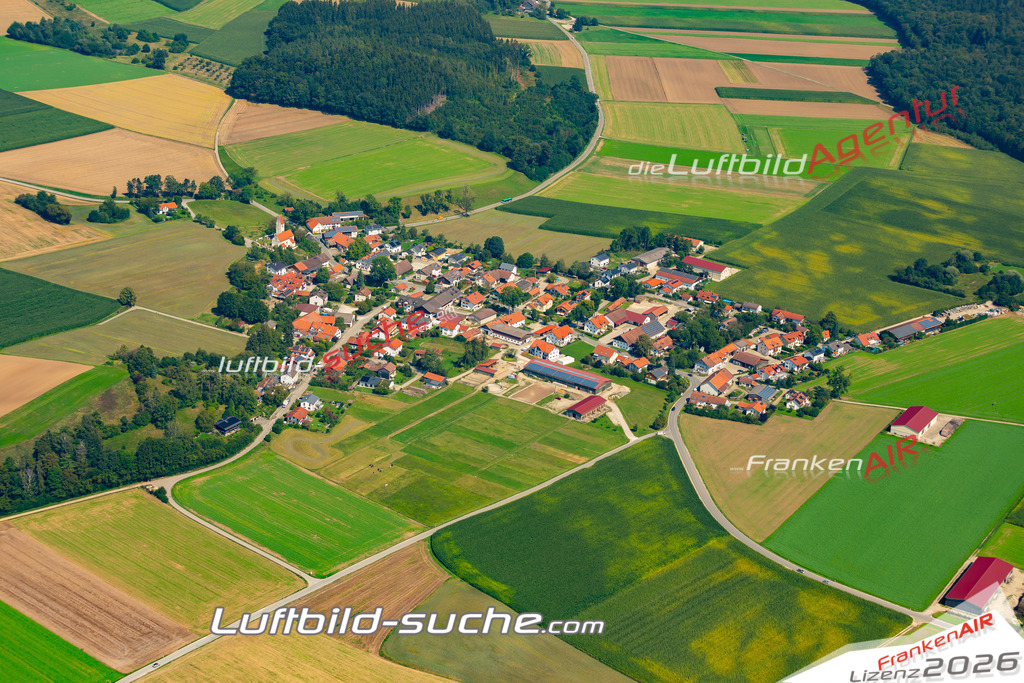 Das Luftbild zeigt : Purfing Vaterstetten - Die Luftaufnahme wurde 2024 vom UL-Flugzeug aus erstellt ( keine Drohne ) - Hochauflösende Luftaufnahme - Für grossformatige Ausdrucke geeignet. Die Geschenkidee !Mit Lizenz und Bildrechte bestellbar